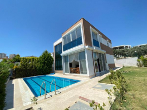 Özel Havuzlu, Gürültüden Uzak, Lüks Villa, Merkezi Konum